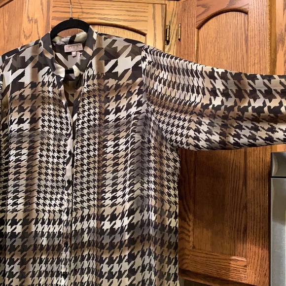 Unique houndstooth pattern blouse - Picture 2 of 4